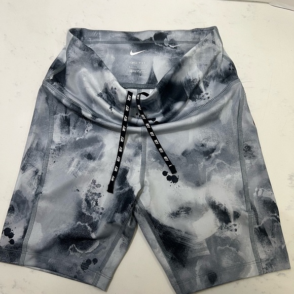 Nike Black and Gray Athletic Shorts with Moisture-Wicking Fabric - Picture 3 of 13